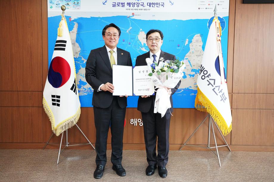 제4대 김현태 관장 임명장 수여식 이미지