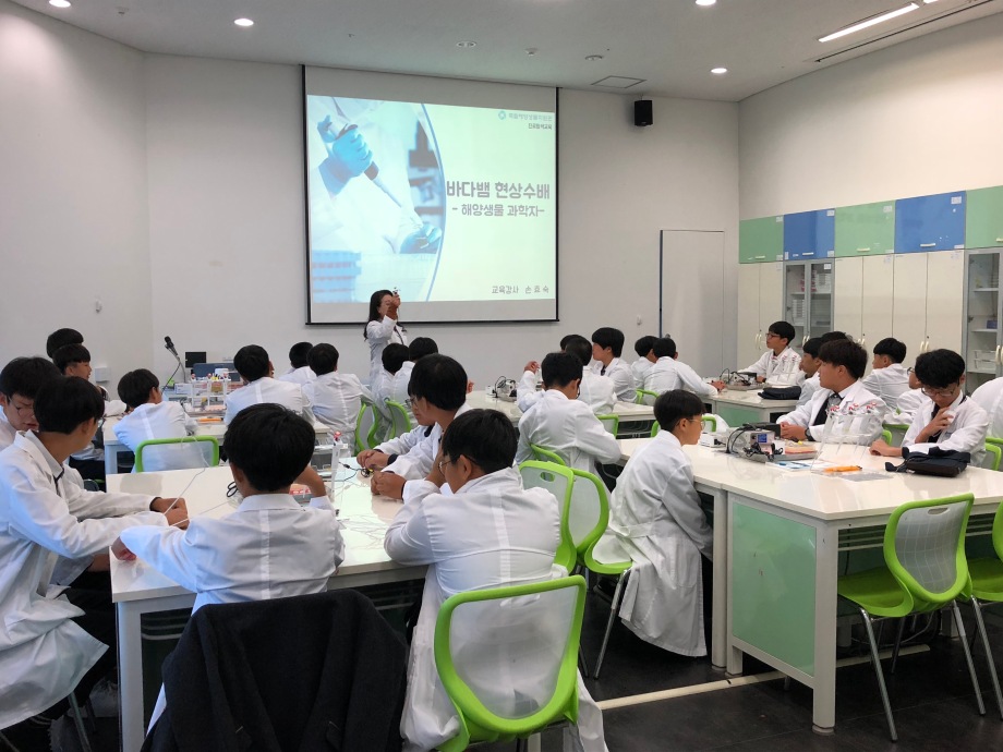10월 10일 이리중학교 (바다뱀 현상수배) 이미지