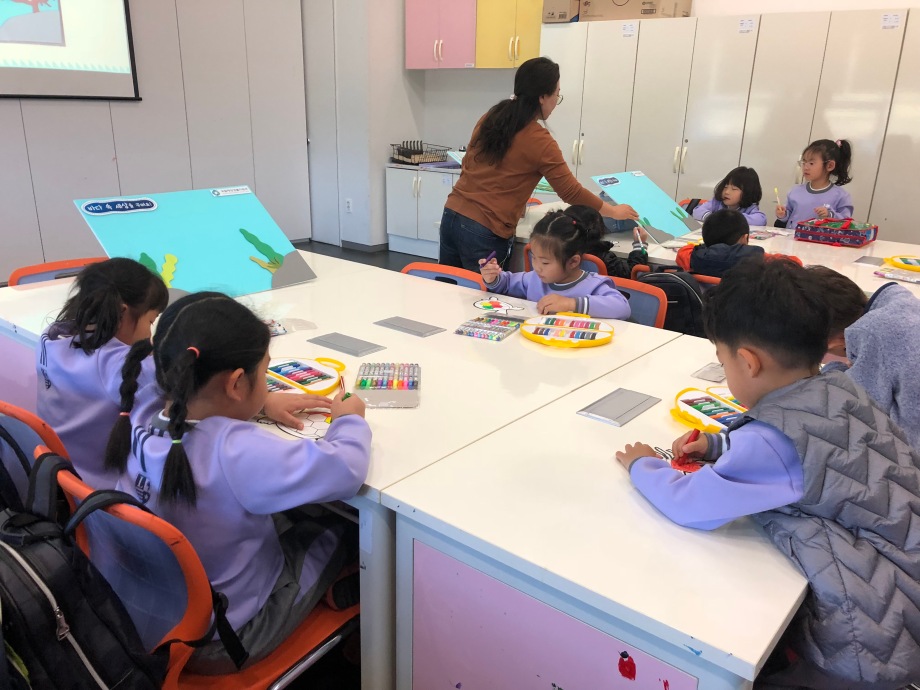 10월 30일 옥봉초 병설유치원 (바닷속 내 친구를 소개합니다!) / 전주신동초등학교 (해조류 비누표본) 이미지