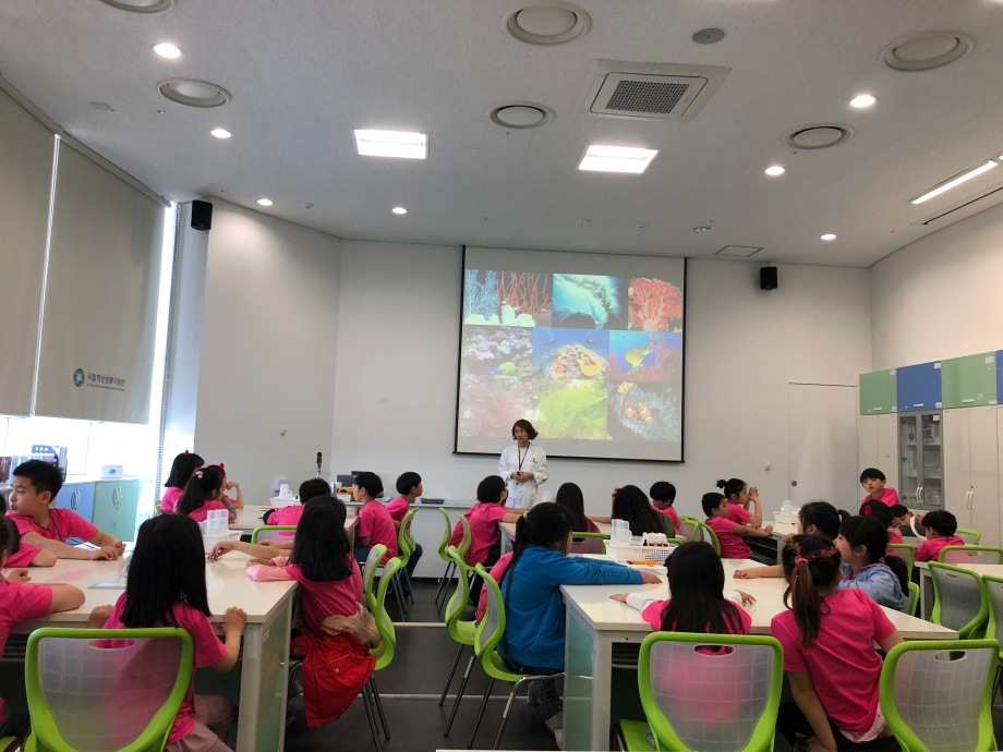 4월 19일(금) 운주초등학교(해조류비누표본교실) 이미지
