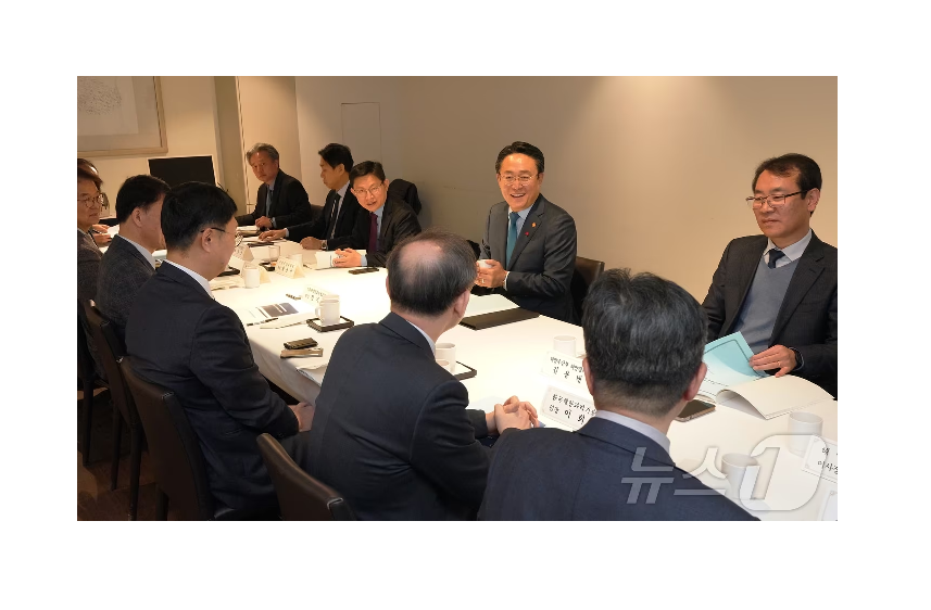 강도형 해수장관 "세계 최고 수준 해양수산과학기술 역량 확보 위해 노력" 당부 대표 이미지